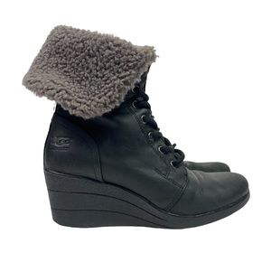 UGG Sherpa Lined Wedge Zea Boots 1003360 Waterproof Black Suede Women’s Size 6